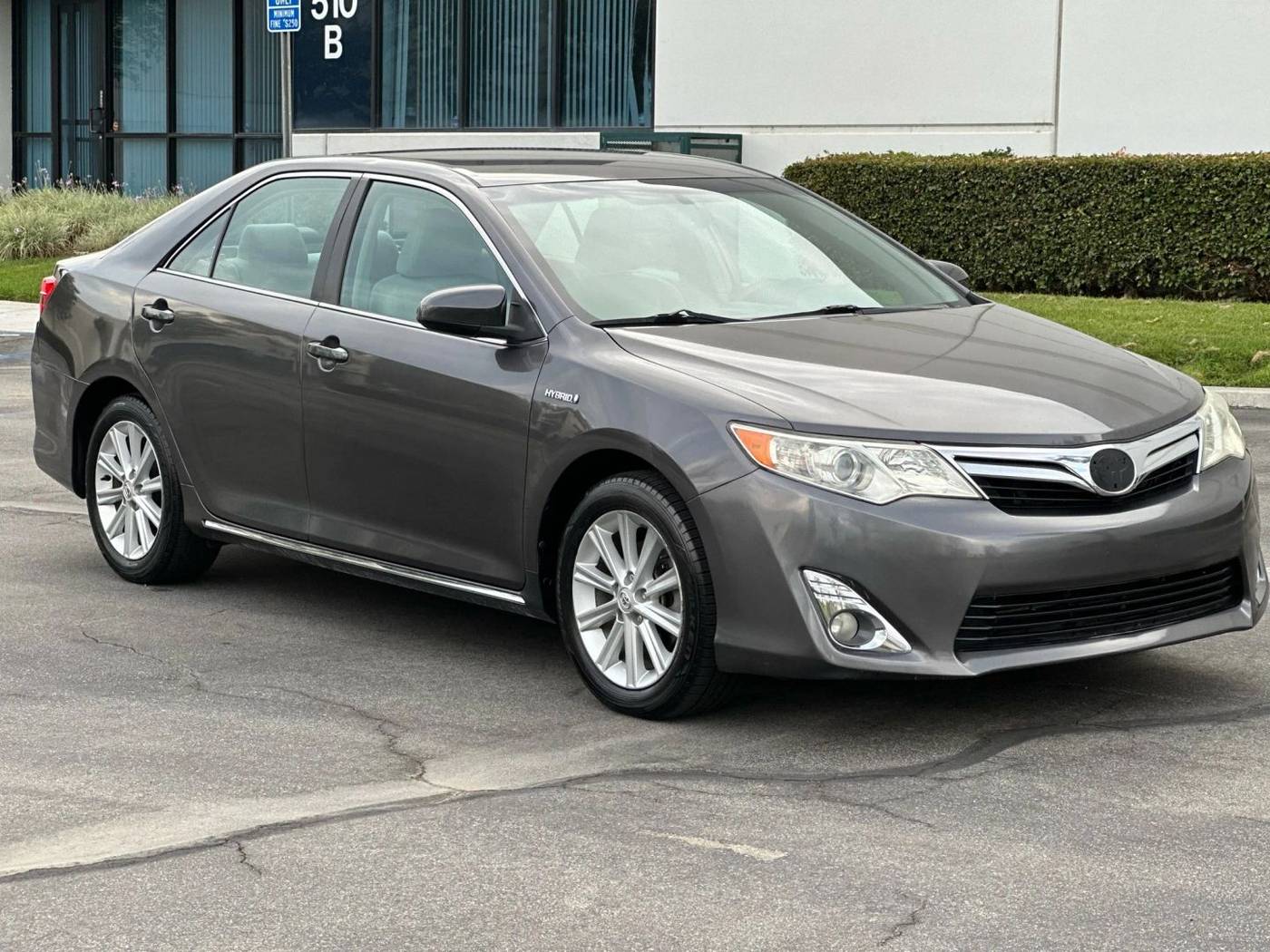 2013 Toyota Camry Hybrid XLE — Sedan — 120,815 mi — Corona, CA