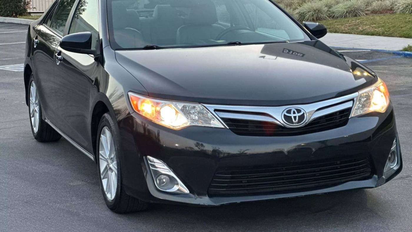 2012 Toyota Camry XLE — Sedan — 114,988 mi — Corona, CA