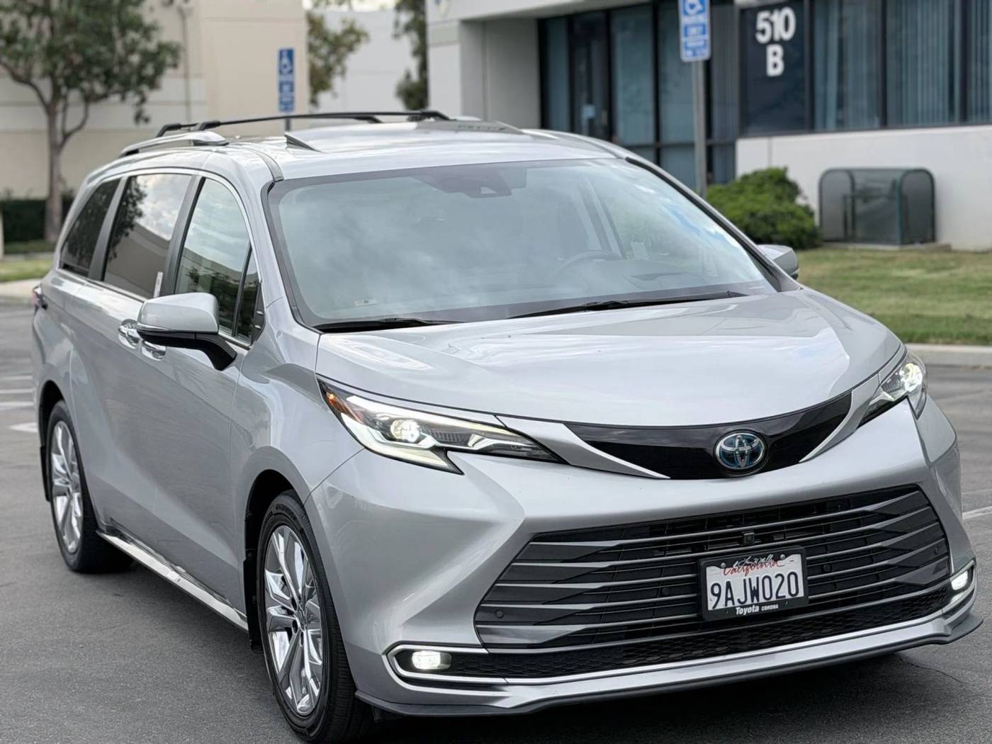 2022 Toyota Sienna Platinum — Minivan — 52,552 mi — Corona, CA