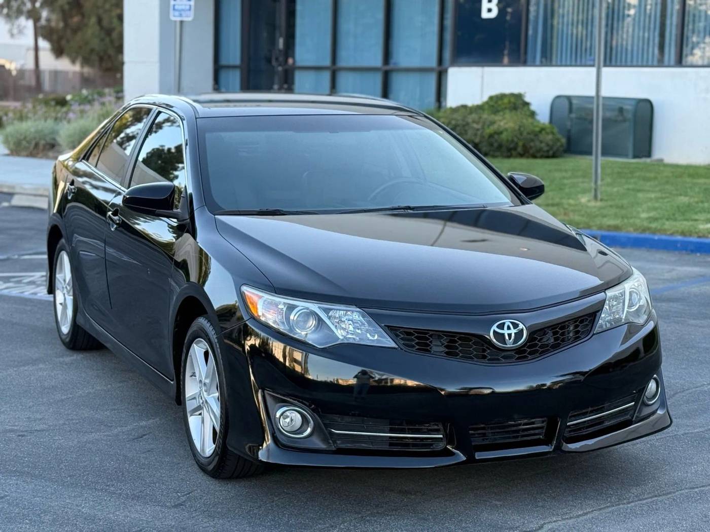 2012 Toyota Camry SE — Sedan — 118,680 mi — Corona, CA