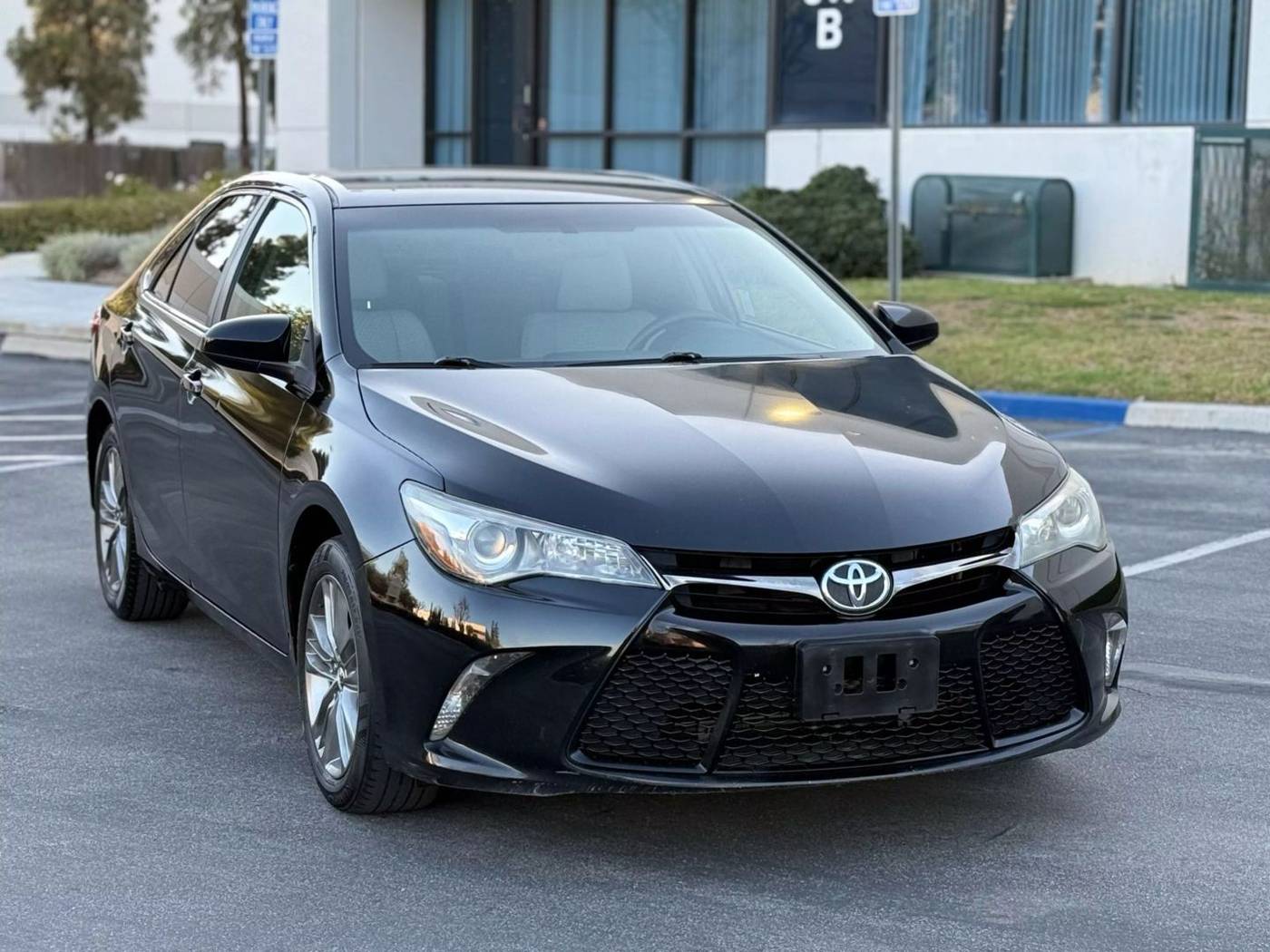 2015 Toyota Camry SE — Sedan — 126,520 mi — Corona, CA