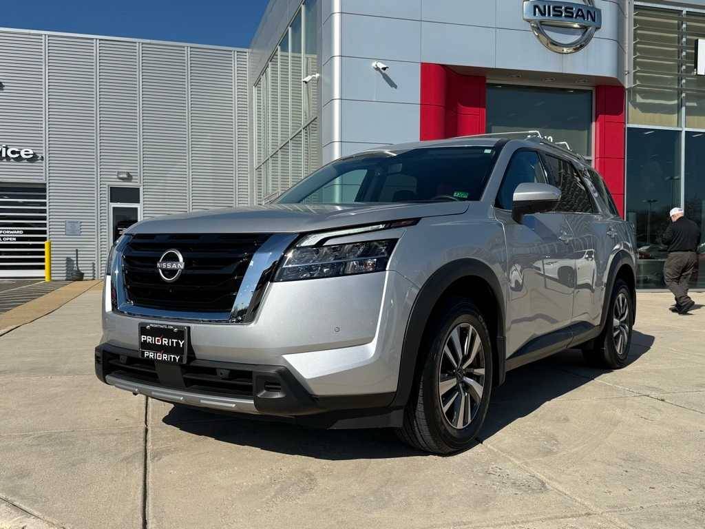 2023 Nissan Pathfinder SL — SUV — 13,655 mi — Chantilly, VA