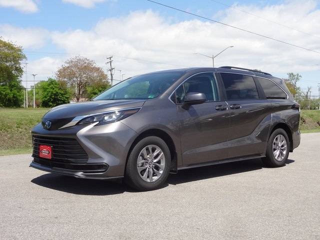 2024 Toyota Sienna LE — Minivan — 10,241 mi — Chesapeake, VA