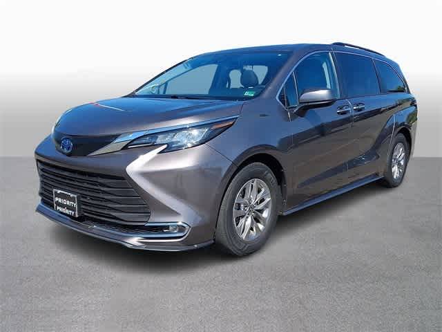 2022 Toyota Sienna XLE — Minivan — 132,089 mi — Springfield, VA