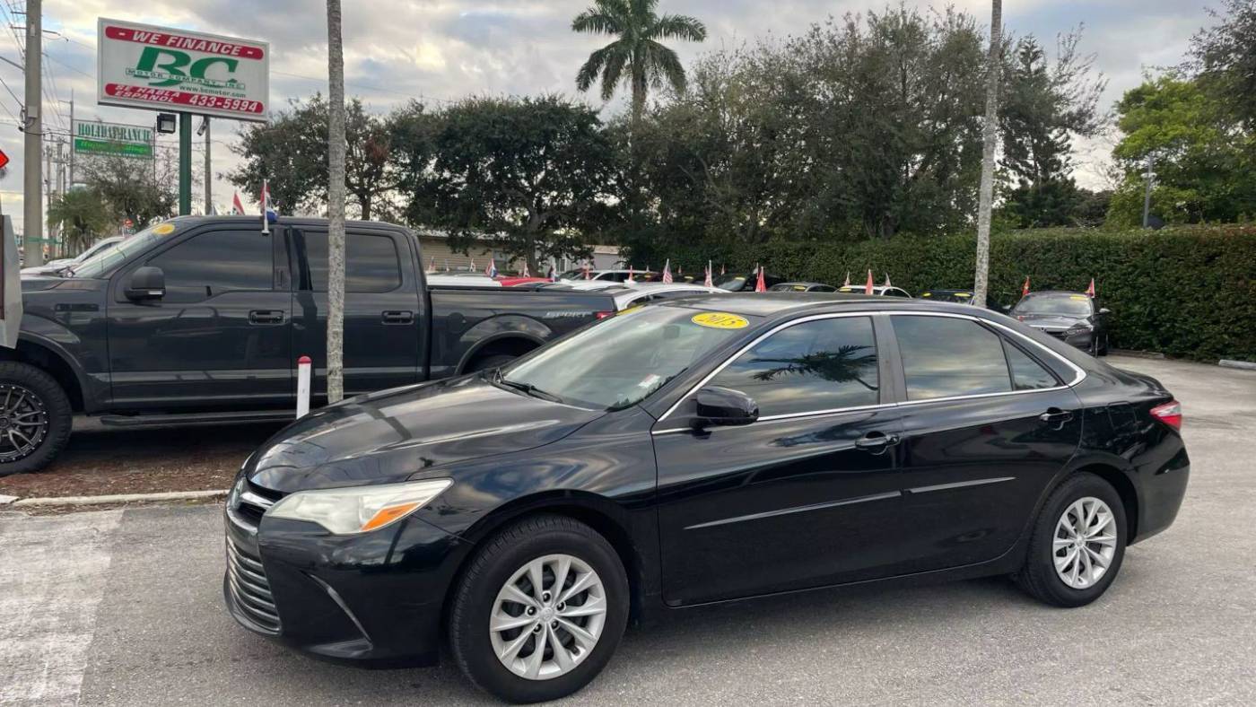 2015 Toyota Camry LE — Sedan — 127,655 mi — port st lucie, FL