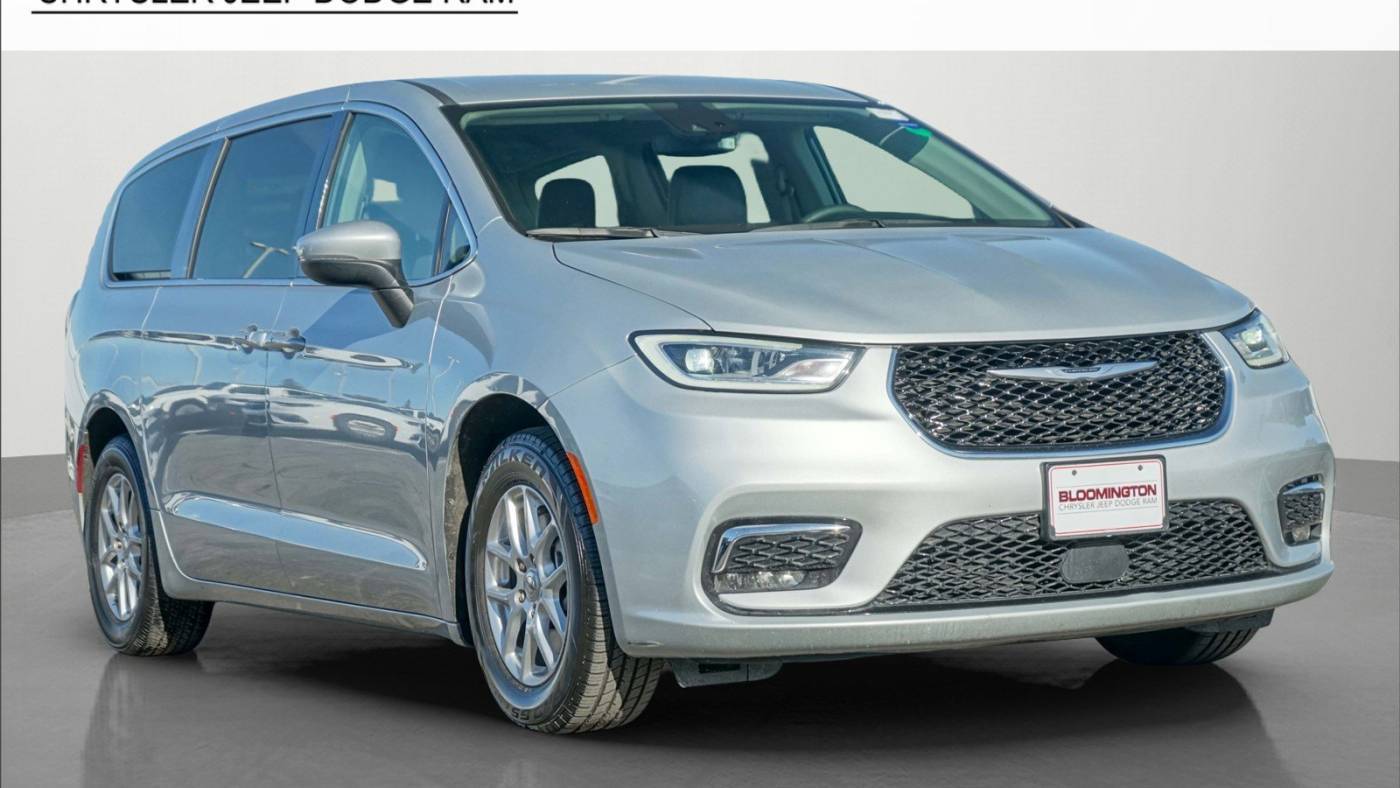 2023 Chrysler Pacifica Touring L — Minivan — 66,839 mi — Bloomington, MN