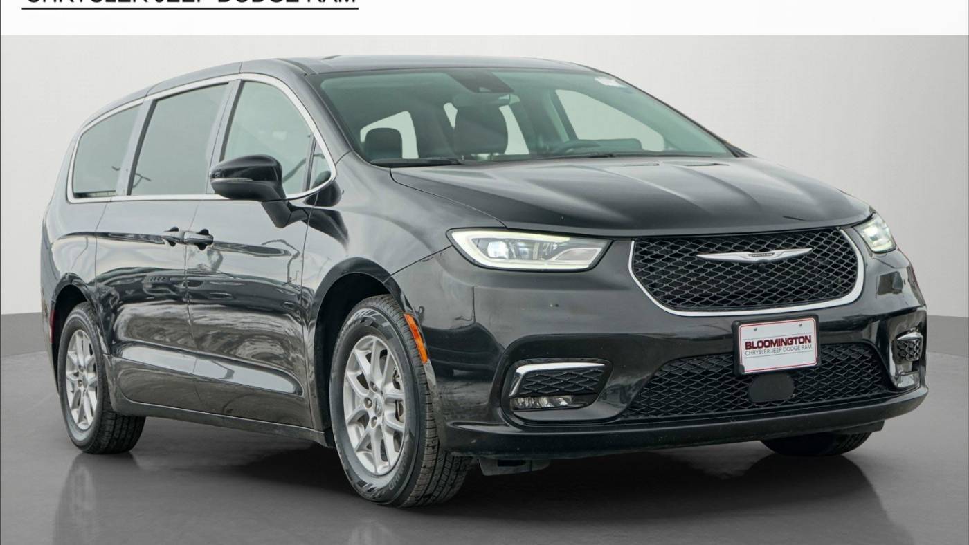 2023 Chrysler Pacifica Touring L — Minivan — 64,597 mi — Bloomington, MN
