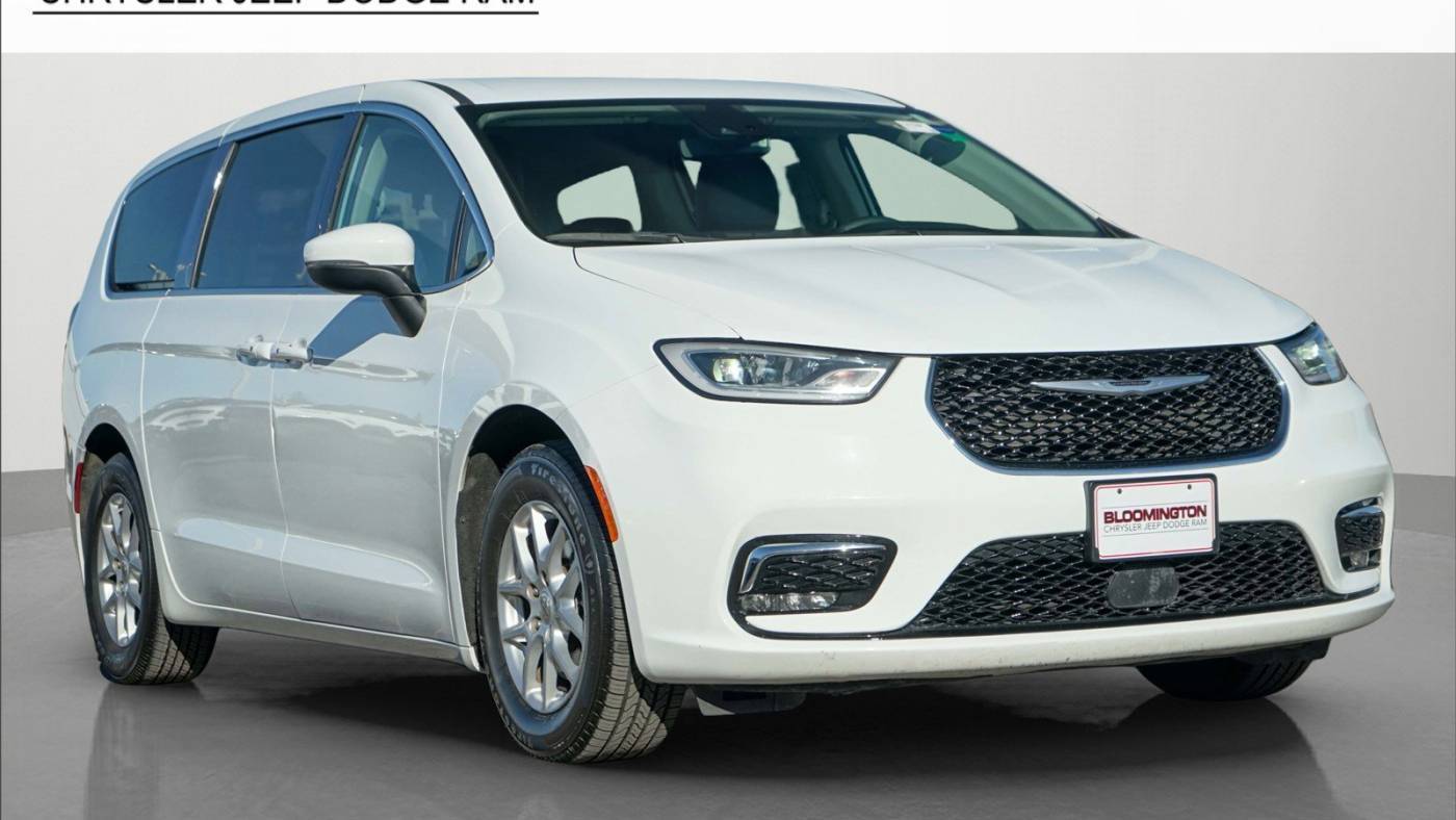 2023 Chrysler Pacifica Touring L — Minivan — 66,907 mi — Bloomington, MN