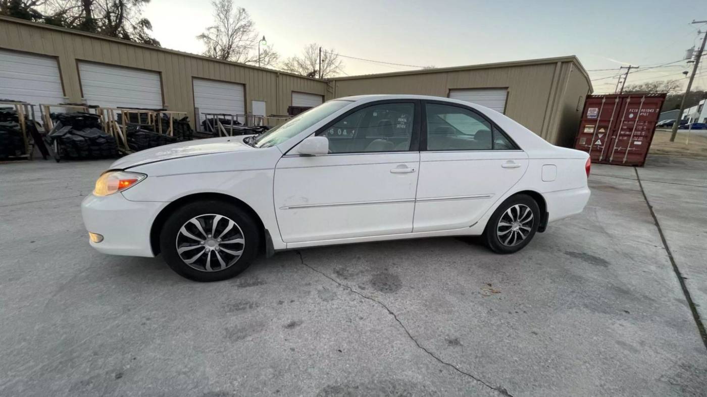 2005 Toyota Camry LE — Sedan — 179,000 mi — Fayetteville, GA