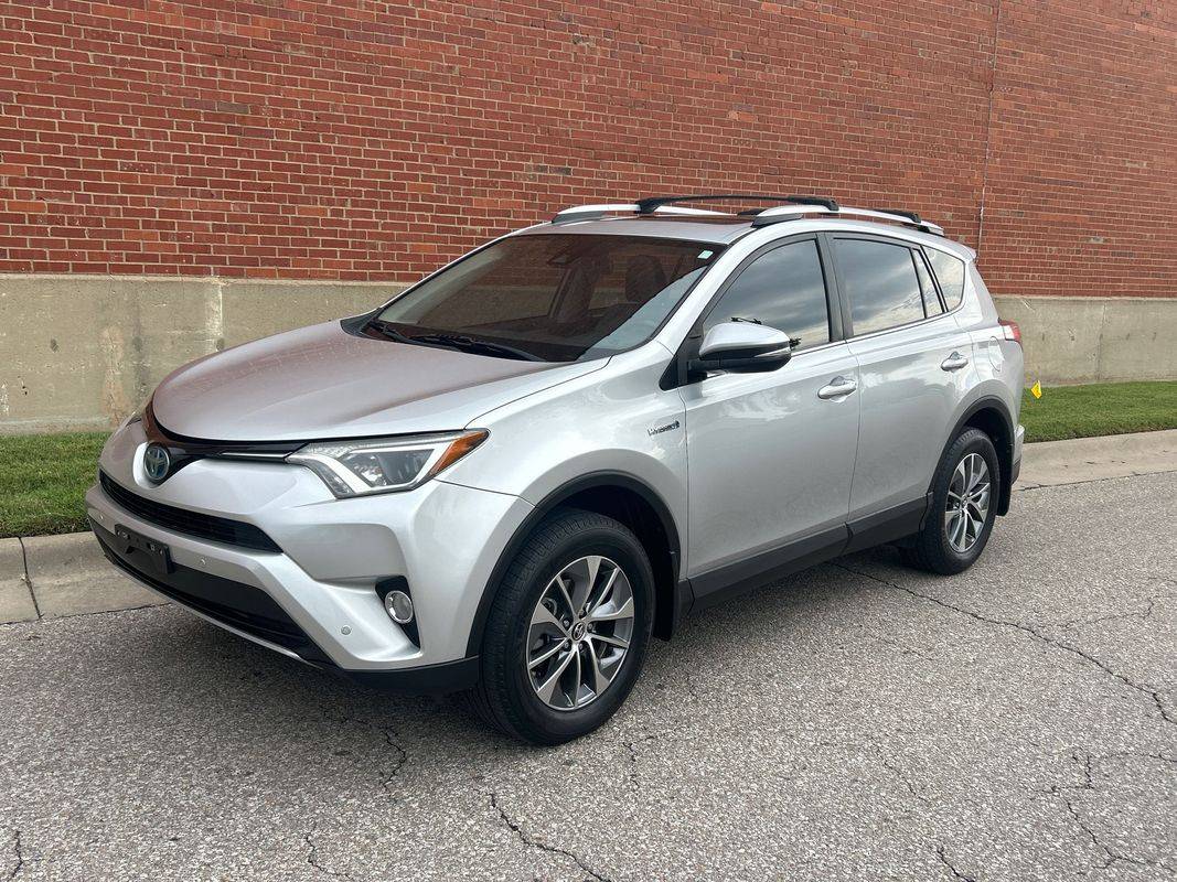 2016 Toyota RAV4 Hybrid XLE — SUV — 74,085 mi — Wichita, KS