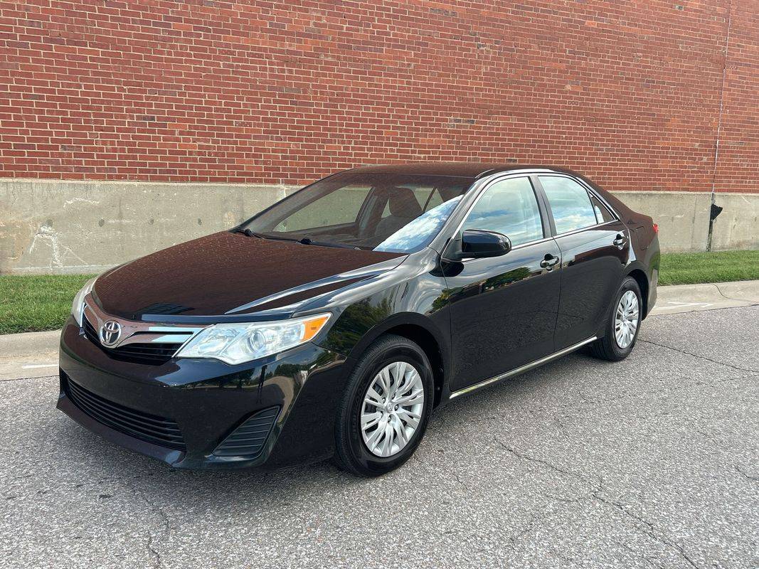 2014 Toyota Camry L — Sedan — 204,866 mi — Wichita, KS