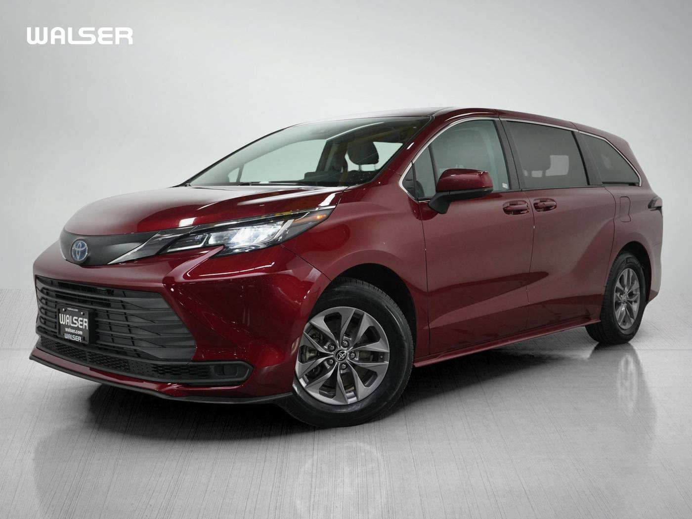 2023 Toyota Sienna LE — Minivan — 106,870 mi — Roseville, MN