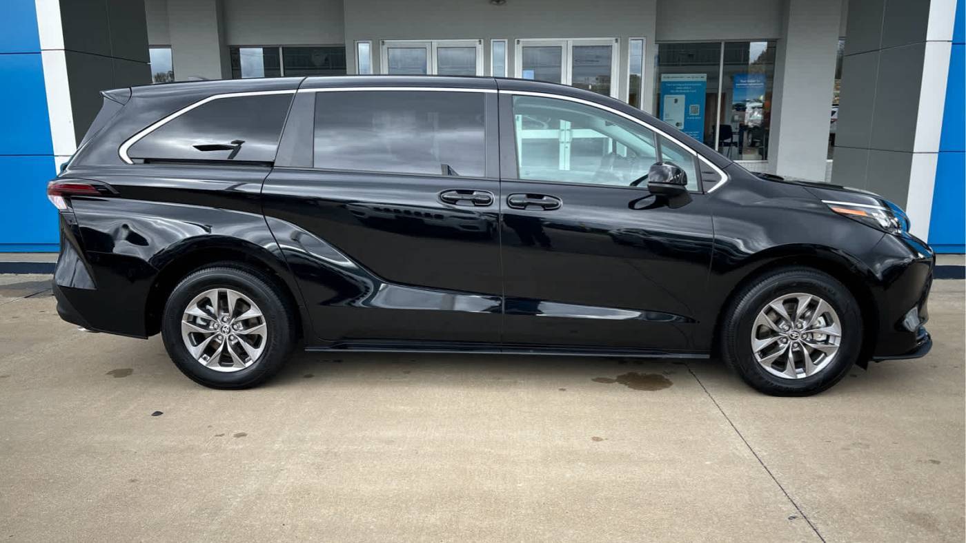 2024 Toyota Sienna LE — Minivan — 19,511 mi — Paducah, KY