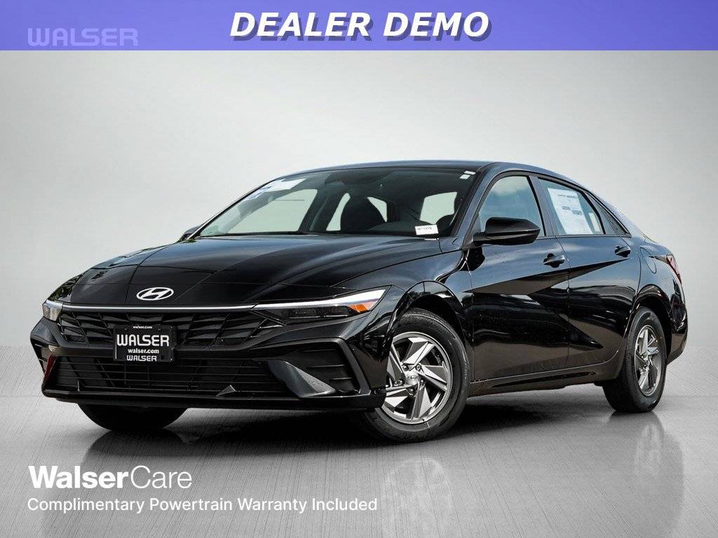 2025 Hyundai Elantra SE — Sedan — 111 mi — Coon Rapids, MN