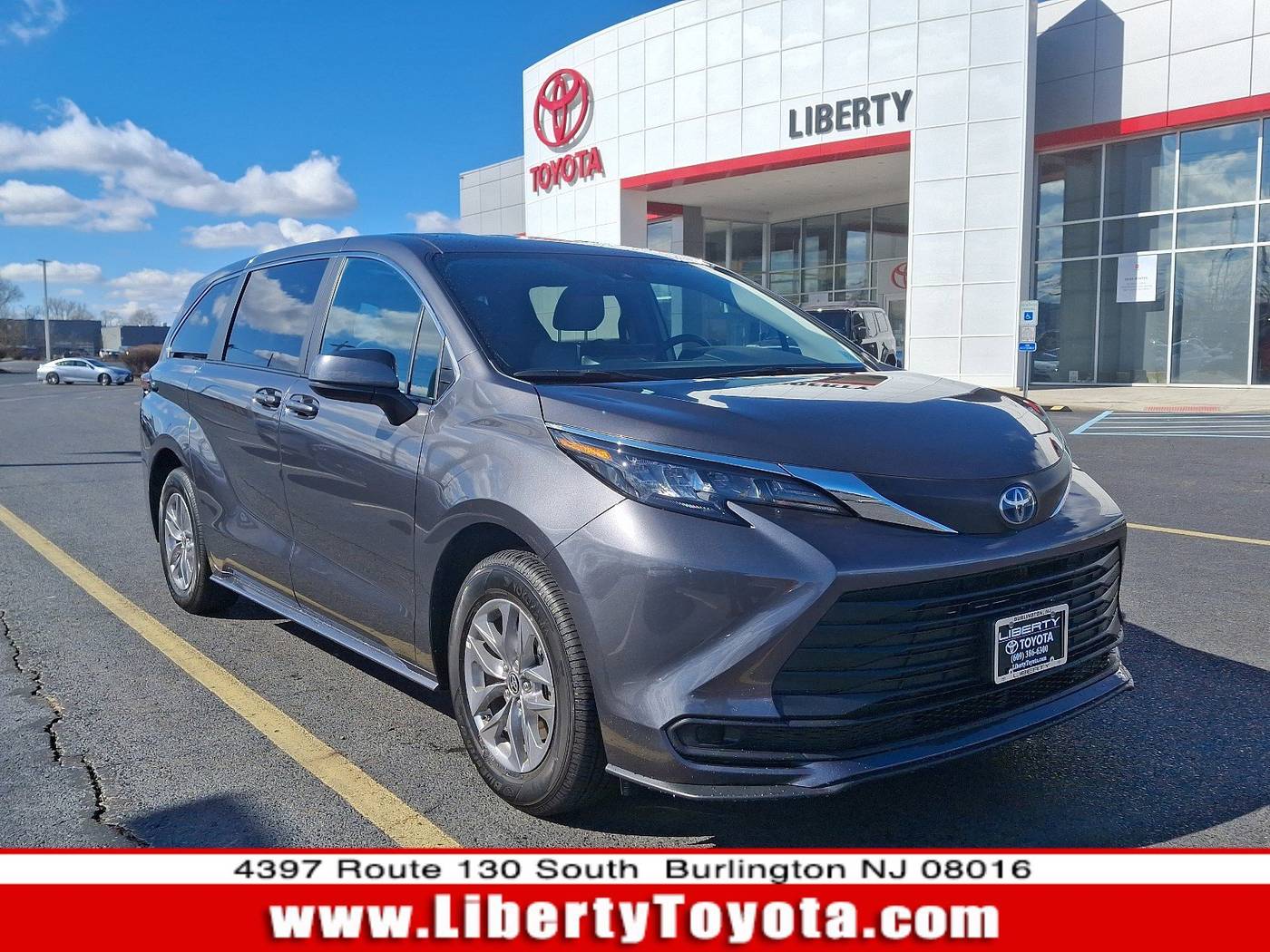 2025 Toyota Sienna LE — Minivan — 5,000 mi — Burlington, NJ