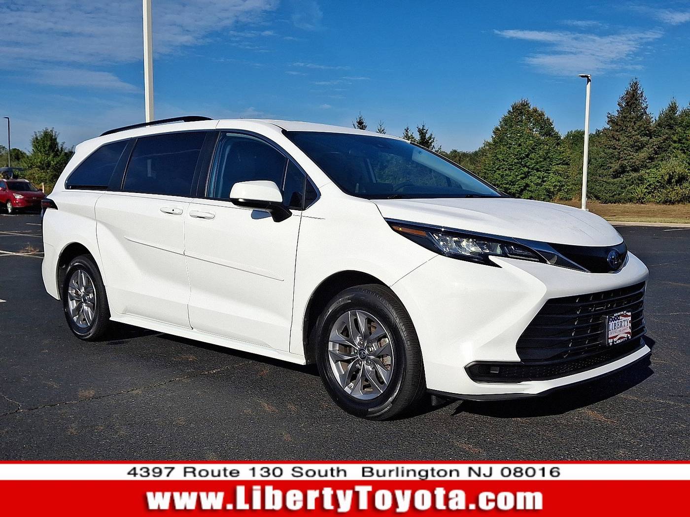 2022 Toyota Sienna LE — Minivan — 33,106 mi — Burlington, NJ