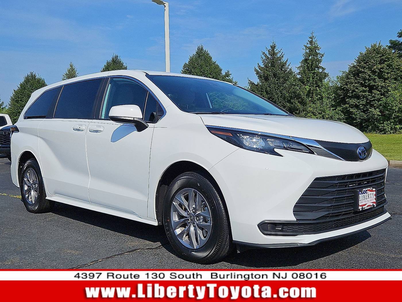 2025 Toyota Sienna LE — Minivan — 4,762 mi — Burlington, NJ