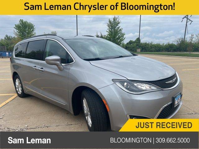 2017 Chrysler Pacifica Touring L — Minivan — 102,803 mi — Bloomington, IL