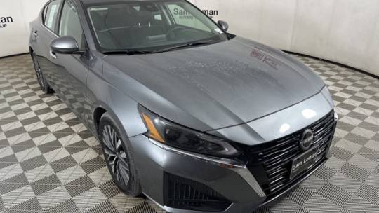 2023 Nissan Altima SV — Sedan — 57,187 mi — Bloomington, IL