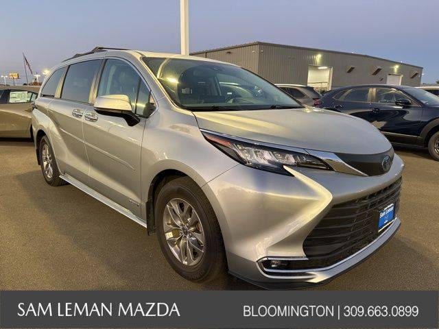 2021 Toyota Sienna XLE — Minivan — 67,944 mi — Bloomington, IL
