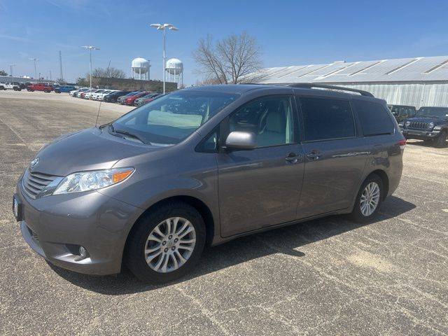 2012 Toyota Sienna Base — Minivan — 84,372 mi — Peoria, IL