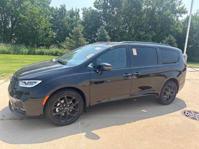 2024 Chrysler Pacifica Limited — Minivan — 6,449 mi — Peoria, IL