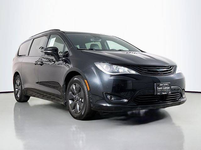 2019 Chrysler Pacifica Hybrid Limited — Minivan — 40,060 mi — Peoria, IL