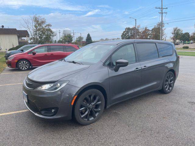 2018 Chrysler Pacifica Touring Plus — Minivan — 98,619 mi — Peoria, IL