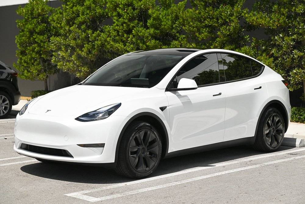 2024 Tesla Model Y Standard Range — SUV — 10,299 mi — Miami, FL