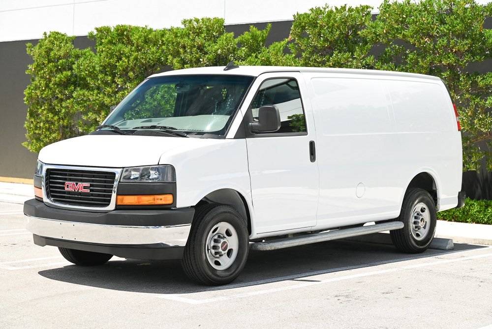 2024 GMC Savana Cargo Van Base — Cargo Van — 18,247 mi — Miami, FL