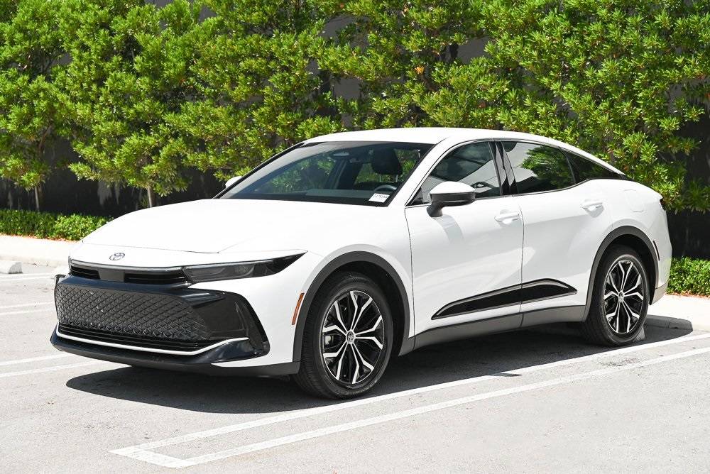 2025 Toyota Crown XLE — Sedan — 10,095 mi — Miami, FL