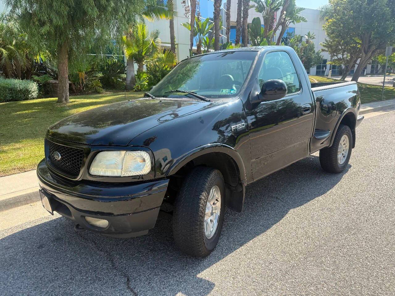 2001 Ford F-150 XLT — Pickup Truck — 200,038 mi — Arleta, CA
