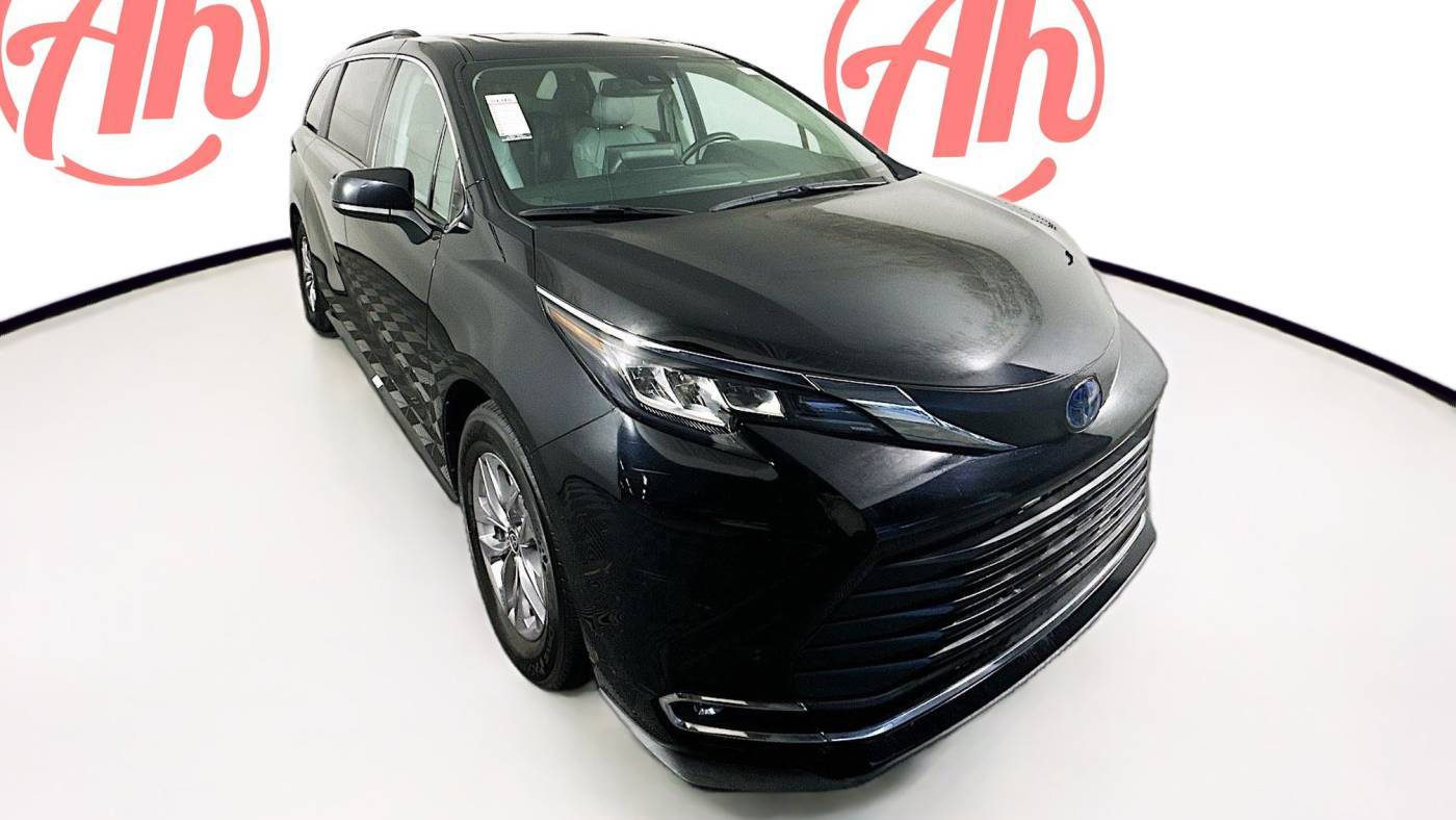 2023 Toyota Sienna XLE — Minivan — 71,037 mi — Coconut Creek, FL