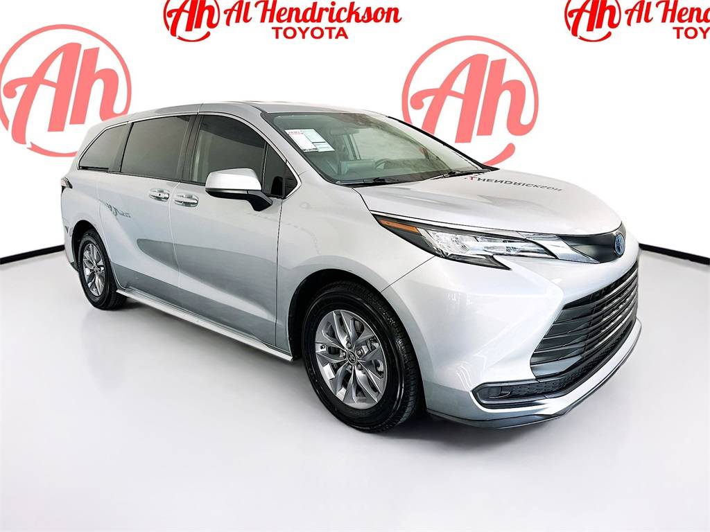 2022 Toyota Sienna LE — Minivan — 68,512 mi — Coconut Creek, FL