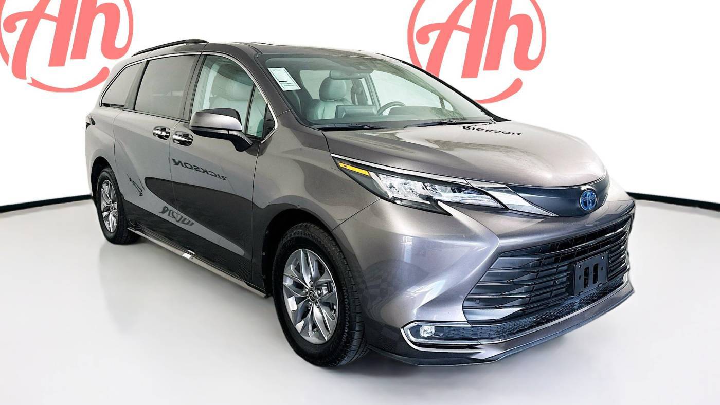 2023 Toyota Sienna XLE — Minivan — 58,747 mi — Coconut Creek, FL