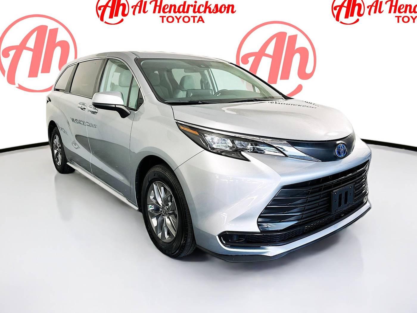 2024 Toyota Sienna LE — Minivan — 26,362 mi — Coconut Creek, FL