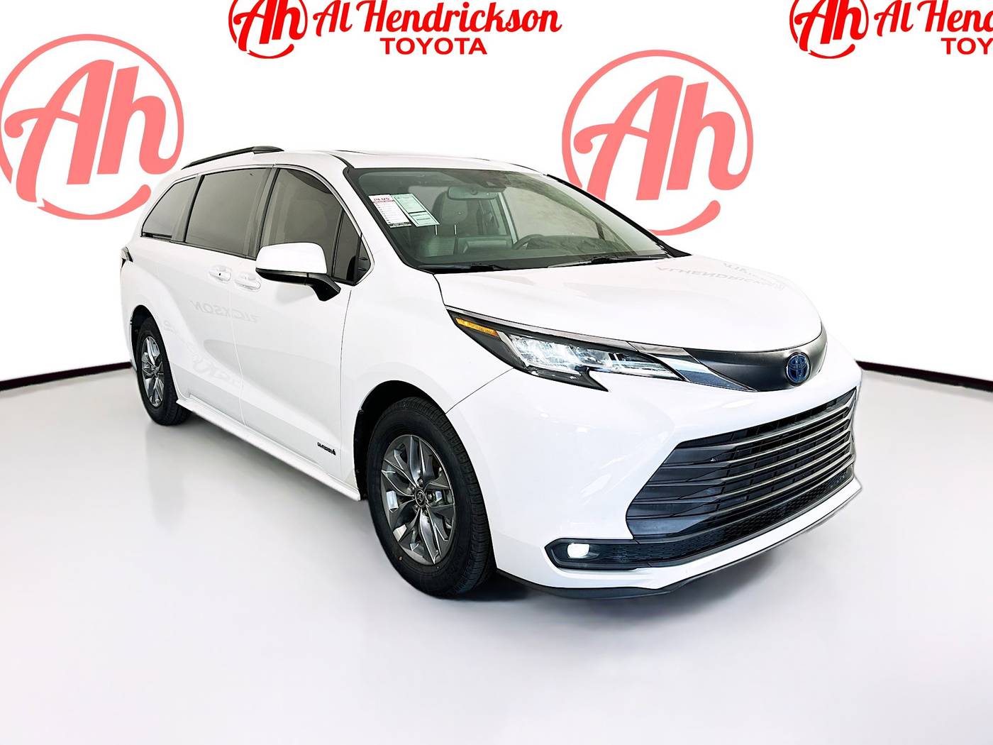2021 Toyota Sienna LE — Minivan — 59,139 mi — Coconut Creek, FL