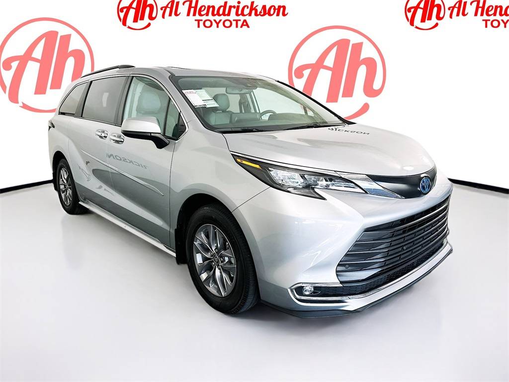 2024 Toyota Sienna XLE — Minivan — 23,440 mi — Coconut Creek, FL
