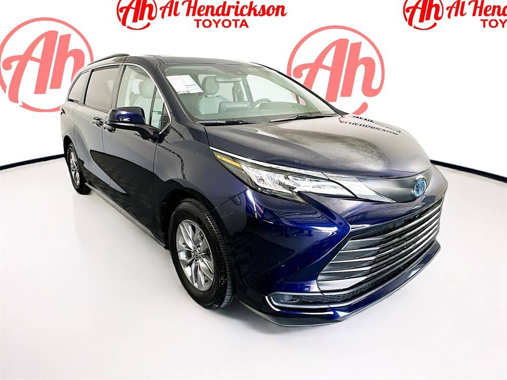 2022 Toyota Sienna LE — Minivan — 46,858 mi — Coconut Creek, FL