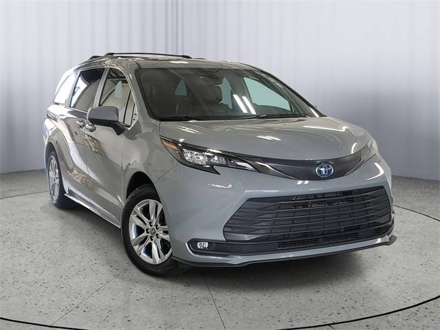 2023 Toyota Sienna Woodland Edition — Minivan — 51,764 mi — Kalamazoo, MI