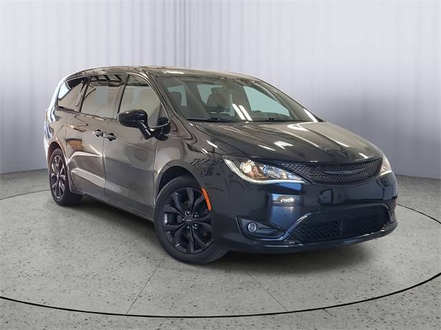 2020 Chrysler Pacifica Touring — Minivan — 77,400 mi — Kalamazoo, MI