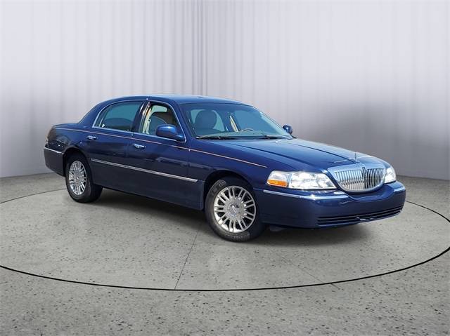 2011 Lincoln Town Car Signature Limited — Sedan — 56,188 mi — Battle Creek, MI