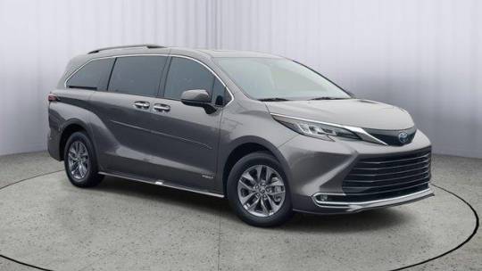 2021 Toyota Sienna XLE — Minivan — 52,275 mi — Battle Creek, MI