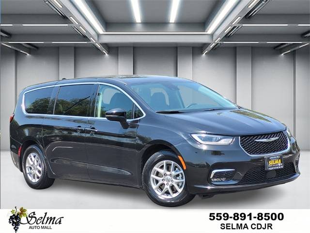 2023 Chrysler Pacifica Touring L — Minivan — 51,041 mi — Selma, CA
