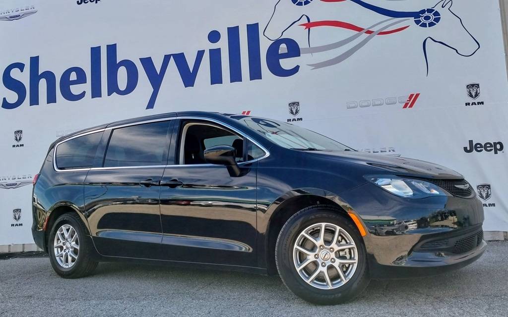 2022 Chrysler Voyager LX — Minivan — 69,422 mi — Shelbyville, KY