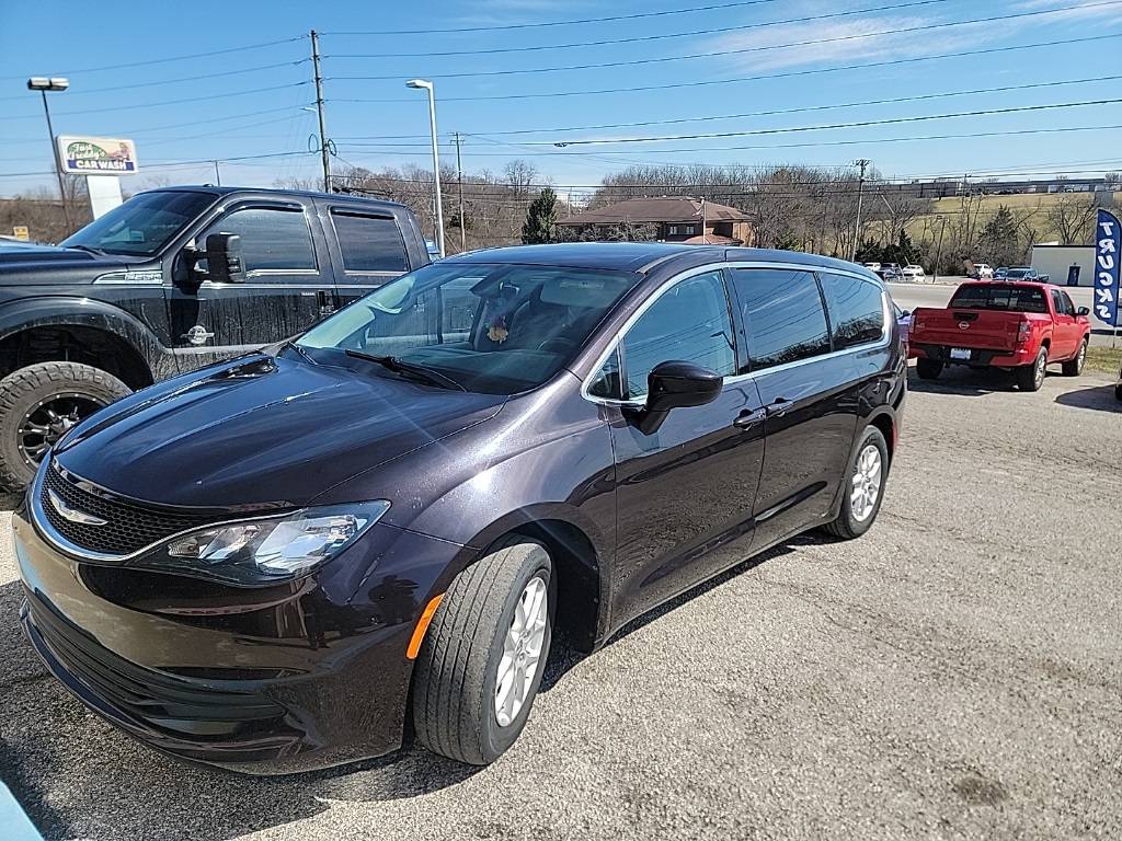 2017 Chrysler Pacifica Touring — Minivan — 121,883 mi — Shelbyville, KY