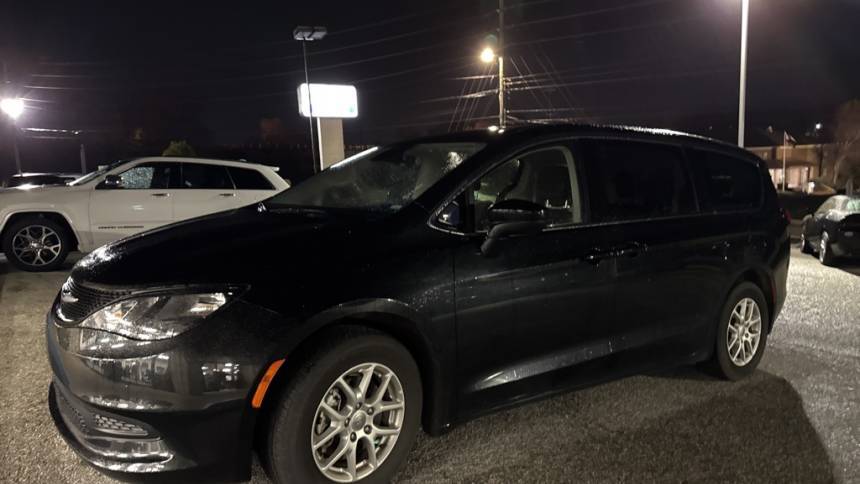 2023 Chrysler Voyager LX — Minivan — 76,438 mi — Shelbyville, KY