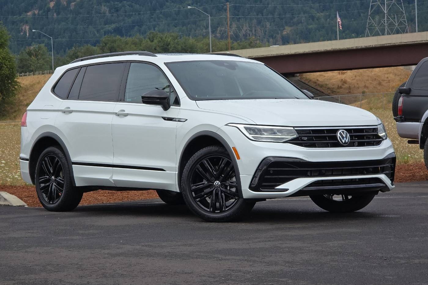 2022 Volkswagen Tiguan SE R-Line Black — SUV — 21,570 mi — Eugene, OR