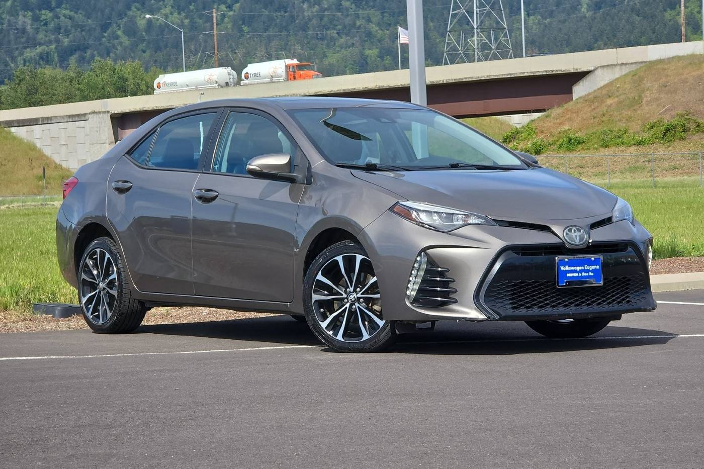 2017 Toyota Corolla SE — Sedan — 101,574 mi — Eugene, OR