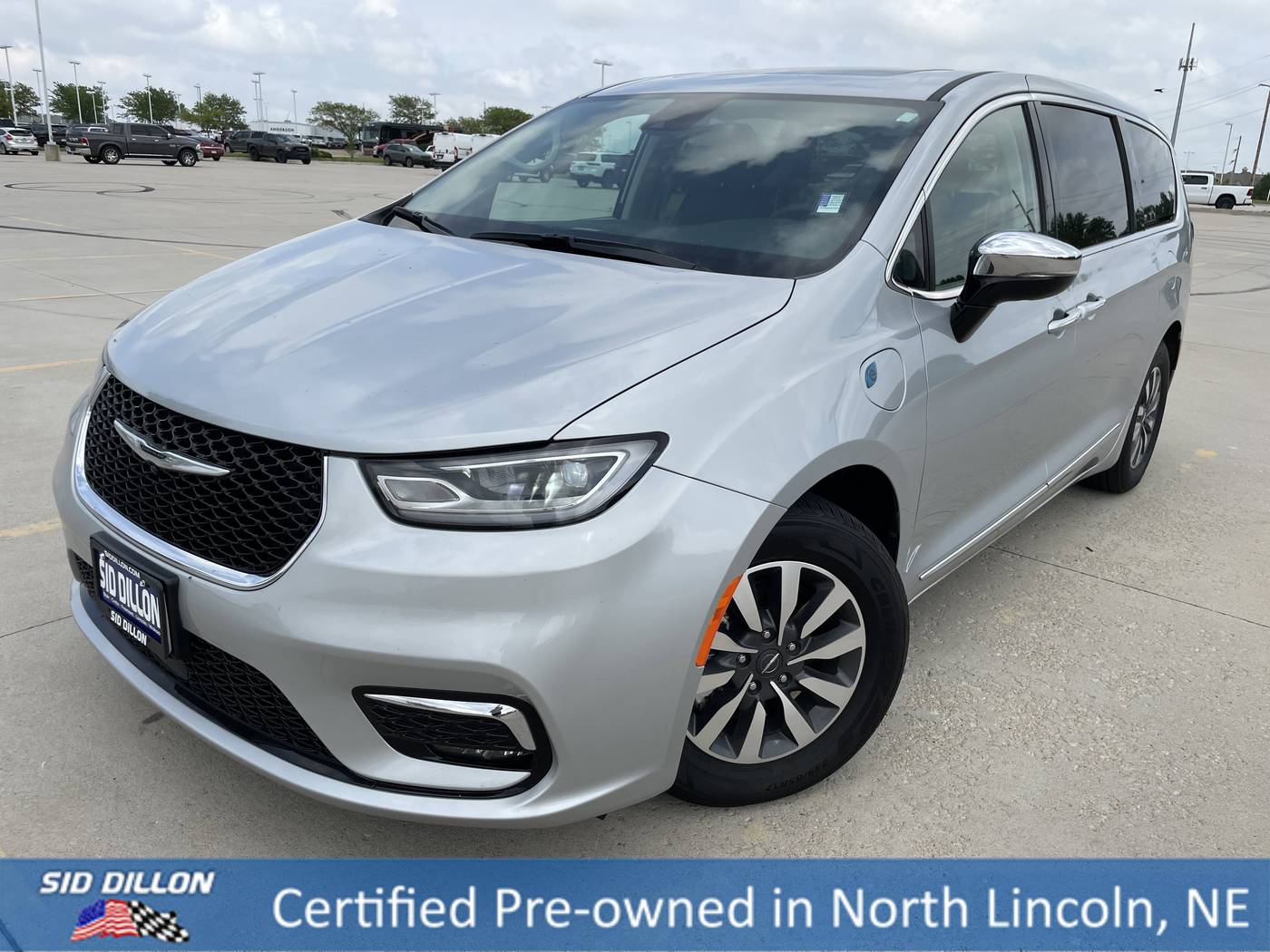 2023 Chrysler Pacifica Hybrid Limited — Minivan — 50,580 mi — Lincoln, NE